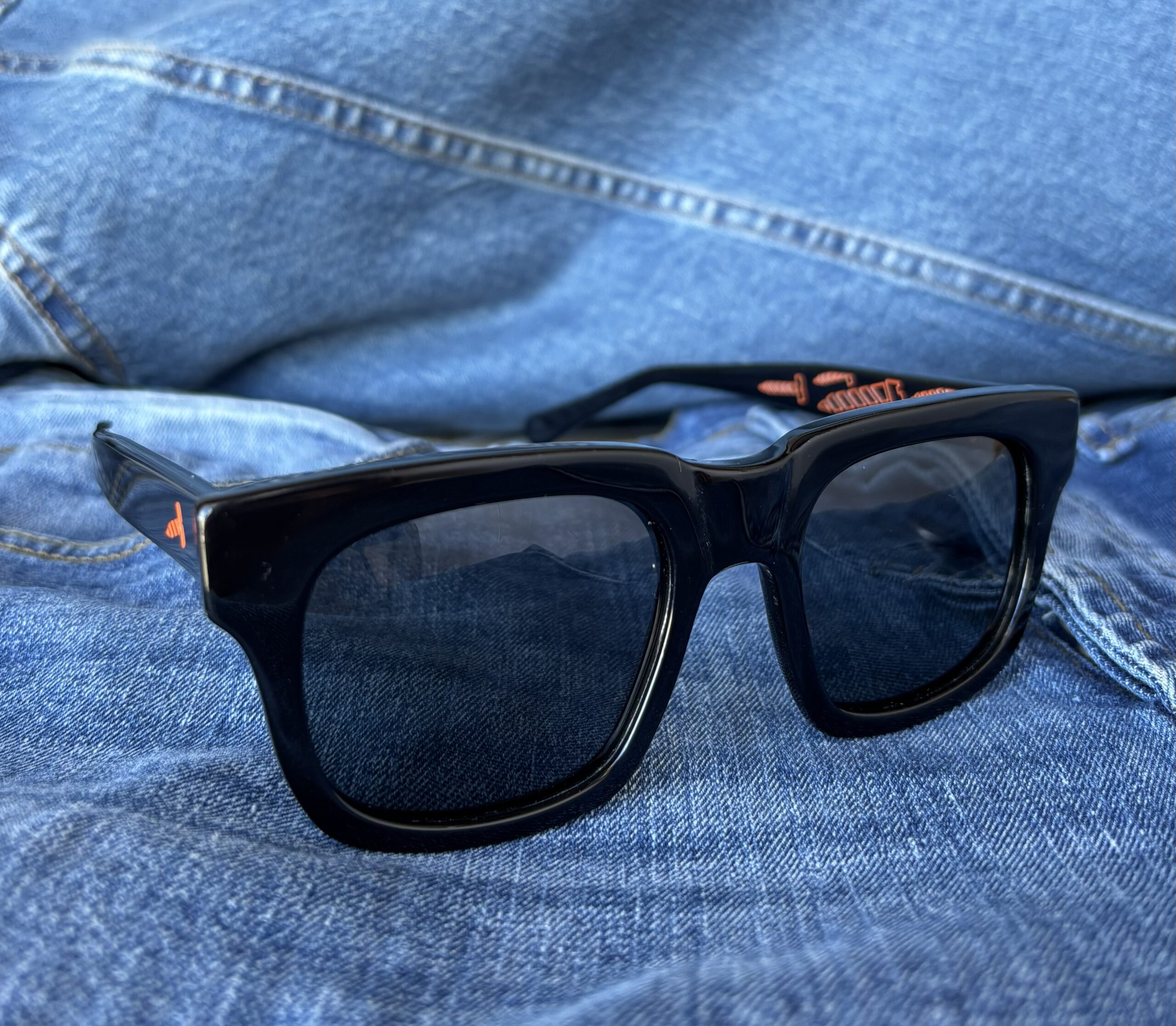 Anteojo Homenaje a la Orden del Tornillo - Sol Negro - Image 4